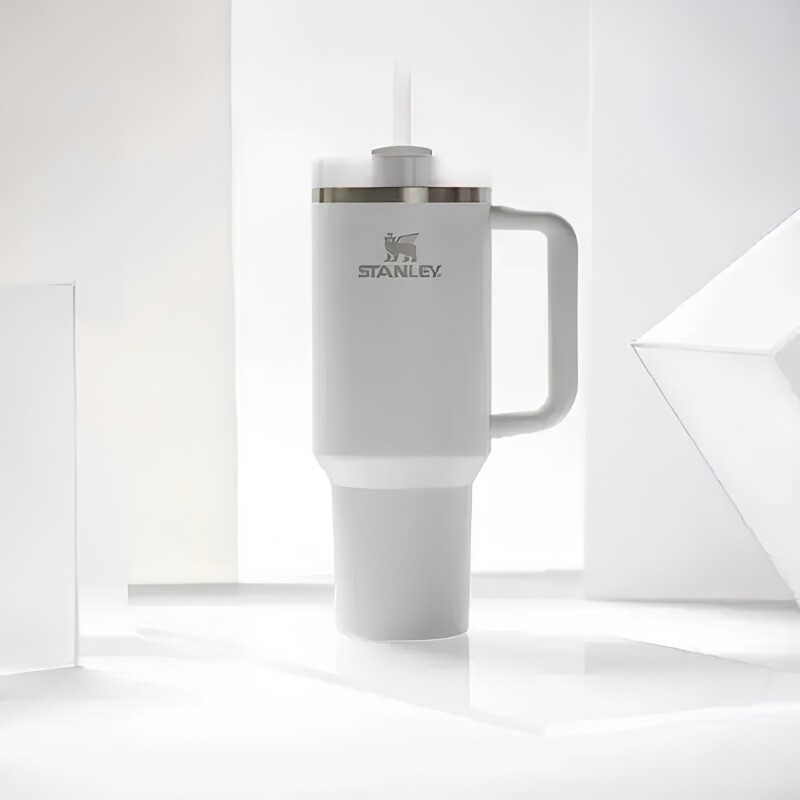 Vaso Térmico en Acero inox. Stanley Quencher 887ml Frost