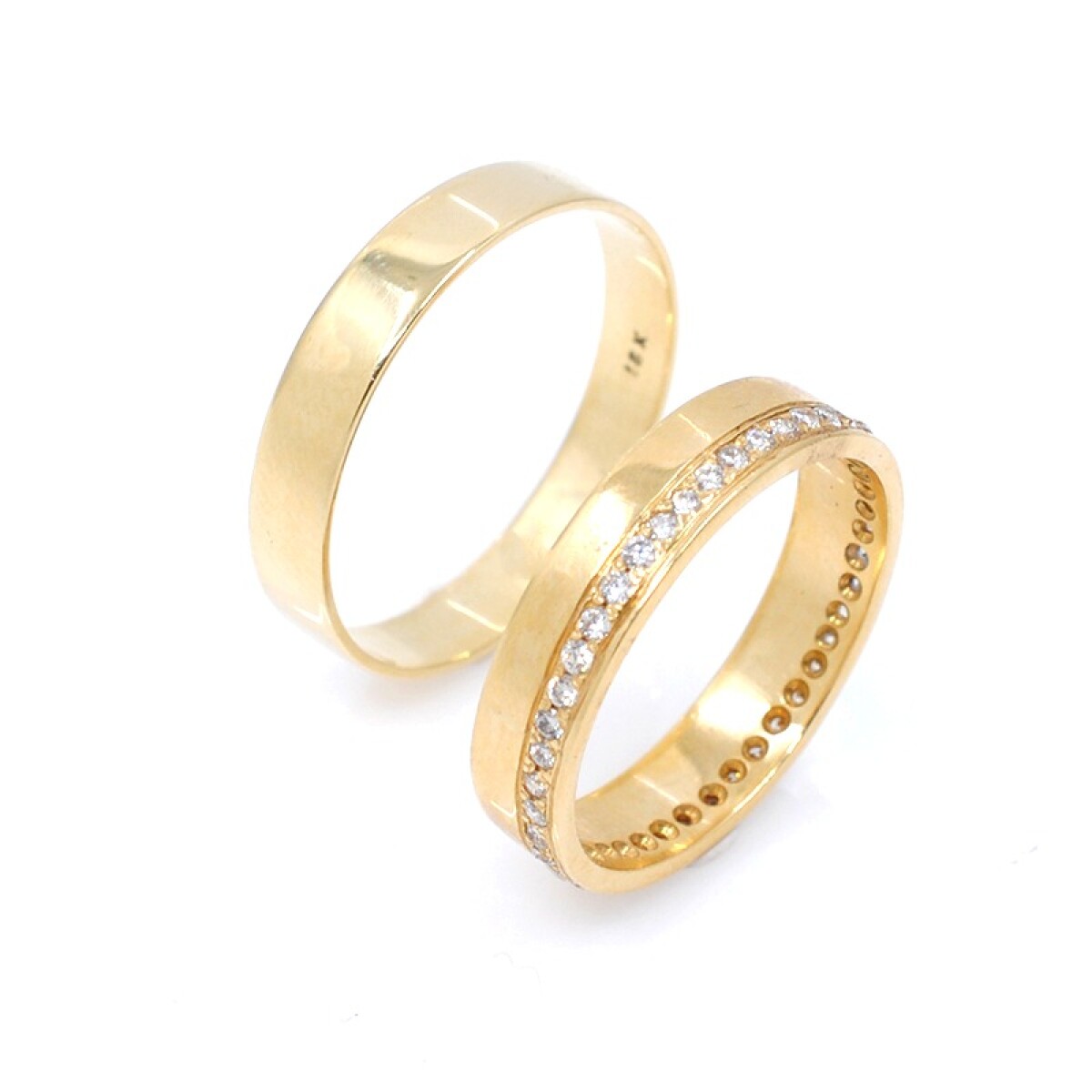 Par de alianzas 4,80 mm y 4,00 mm oro 18k amarillo. La alianza chica con brillantes sin fin 