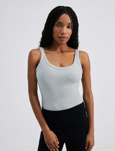 MUSCULOSA BÁSICA ACANALADA GRIS