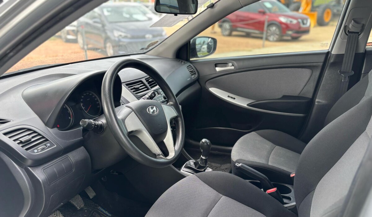 Hyundai Accent 1.4 GL - 2014 Hyundai Accent 1.4 GL - 2014