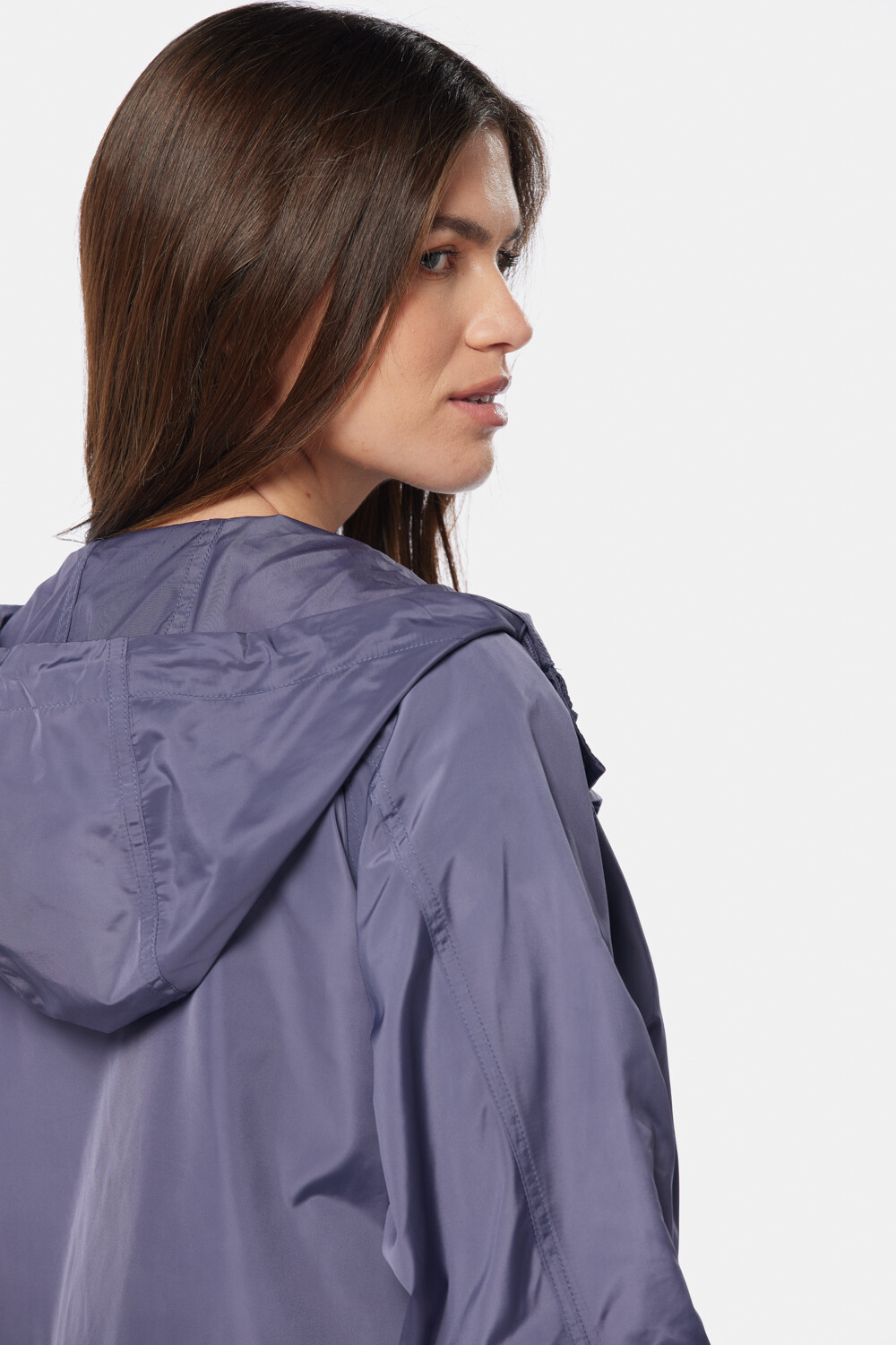 CAMPERA DE NYLON CON CAPUCHA Violeta