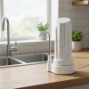 Purificador de agua Dvigi Aqua sobre mesada Blanco