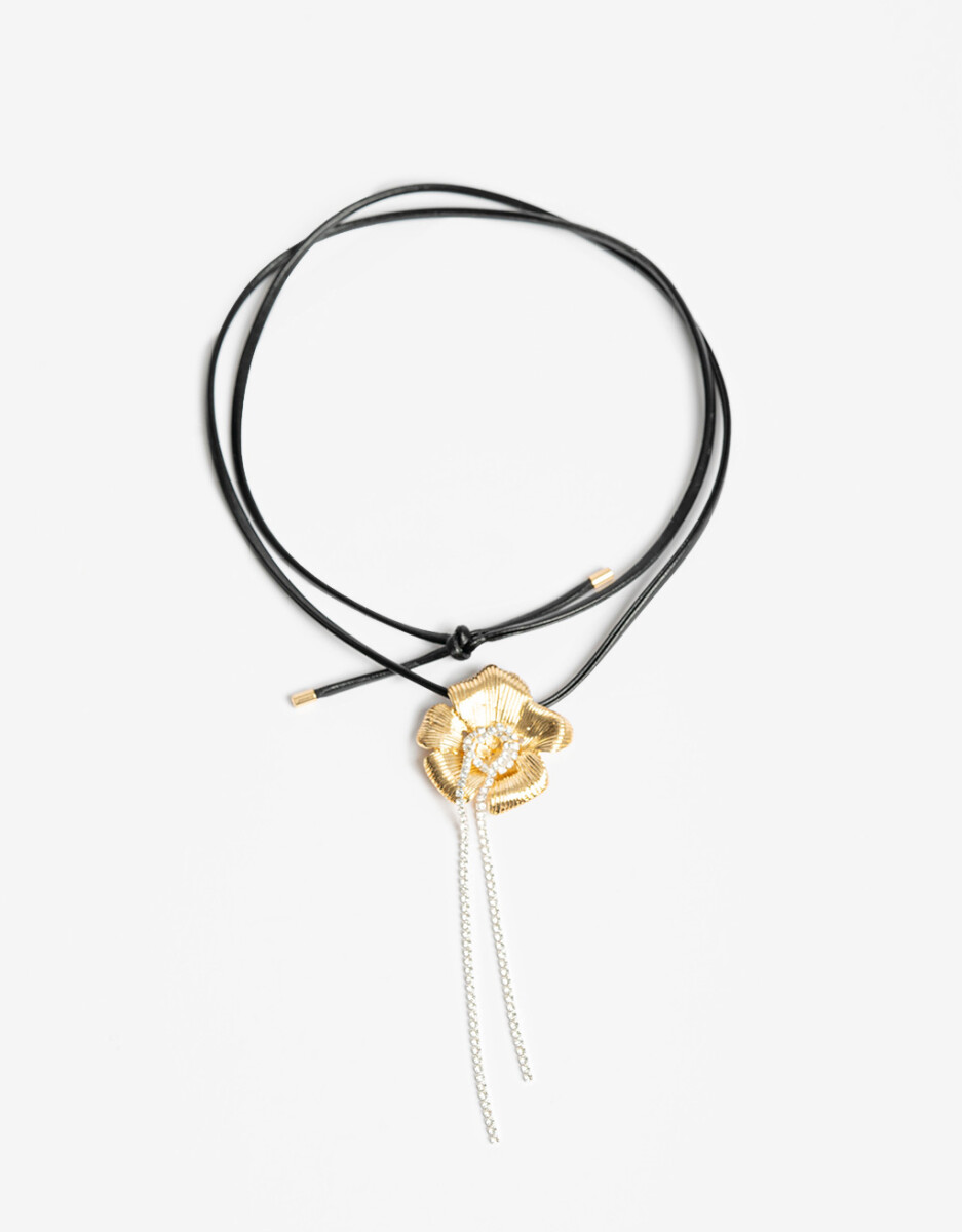 Collar Corto Con Flor 