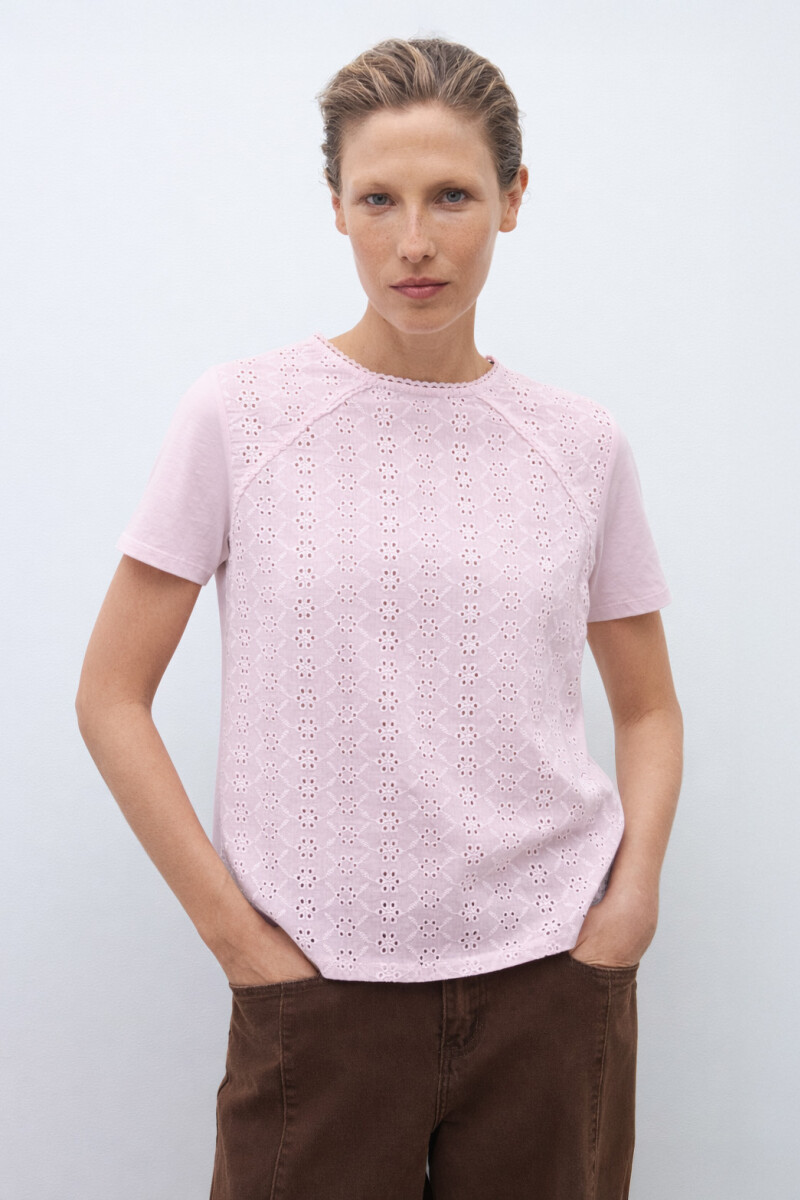 Remera frente broderie rosa