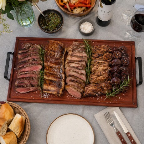 Bandeja de Madera Artesanal de Eucalitpo Rojo Con Asas de Hierro -Grande Bandeja de Madera Artesanal de Eucalitpo Rojo Con Asas de Hierro -Grande