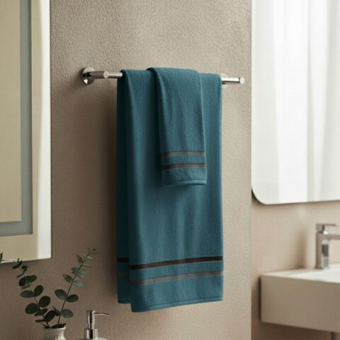 Toalla de Baño 100% Algodón 360g - 70 x 130 cm - Azul Petróleo Toalla de Baño 100% Algodón 360g - 70 x 130 cm - Azul Petróleo