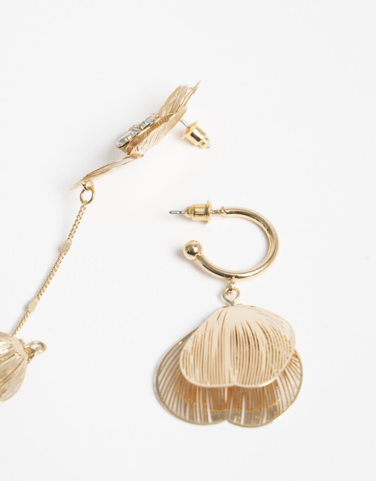 Aros Colgantes Largos Metal Aros Asimétricos Flor Dorada - Dorado
