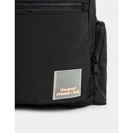 Mochila Urbana Con Charm Negro