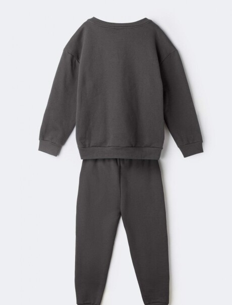 CONJUNTO INFANTIL CON ESTAMPA GRIS