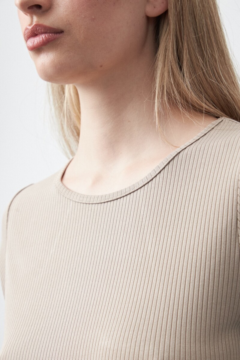 REMERA MIYASAKI Tostado