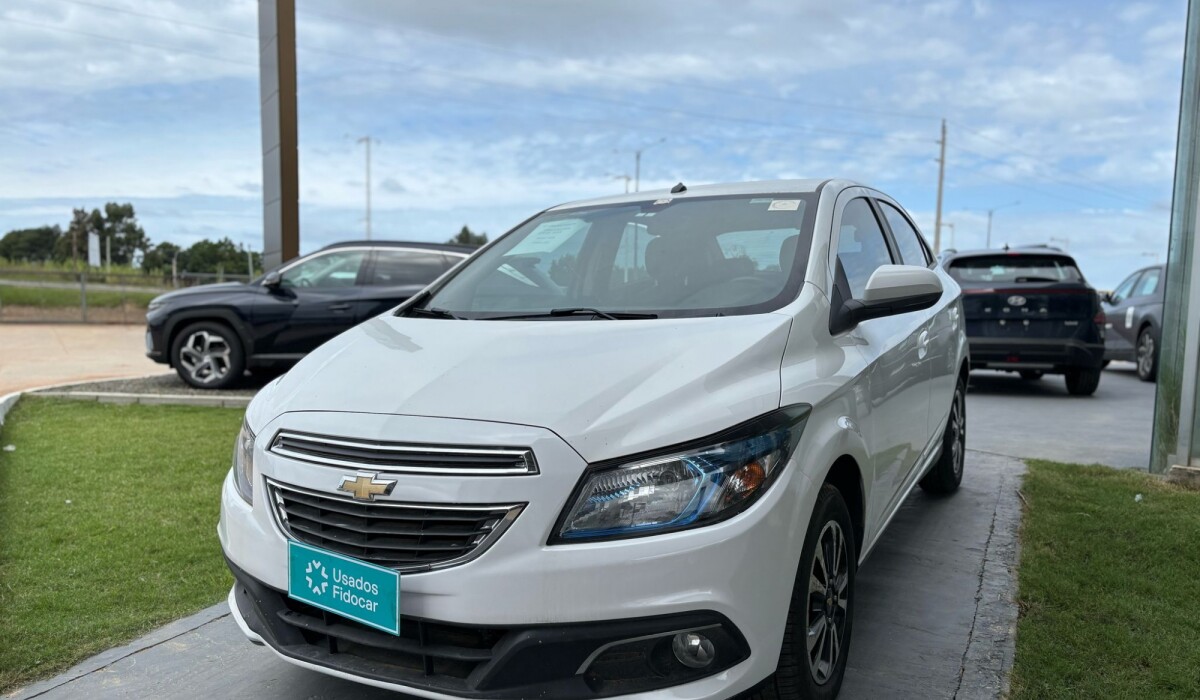 Chevrolet Onix LTZ AT - 2014 Chevrolet Onix LTZ AT - 2014