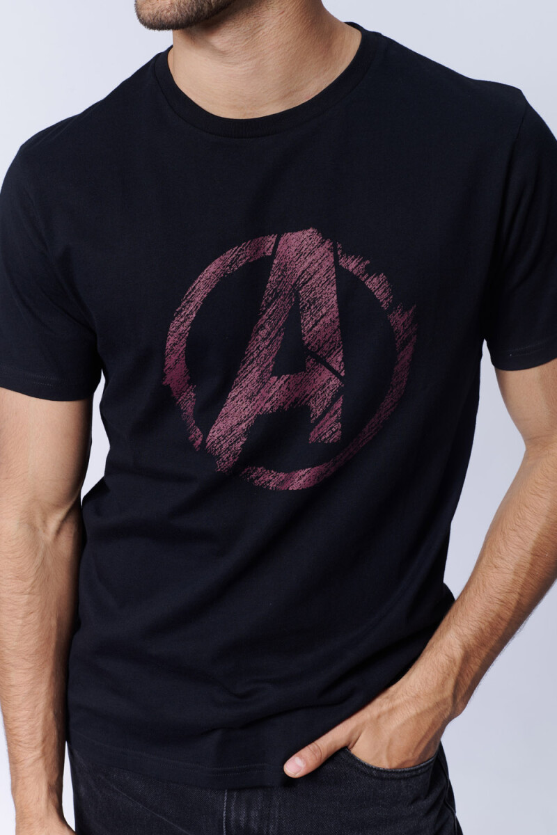 Remera Avengers Negra