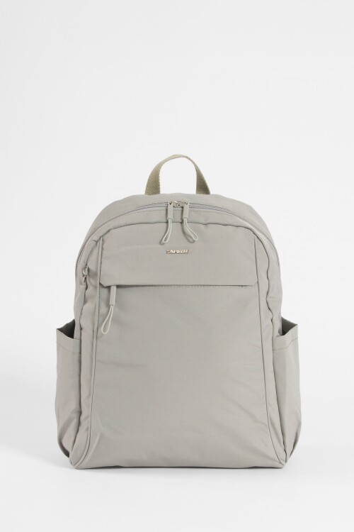 Mochila mediana de tela verde