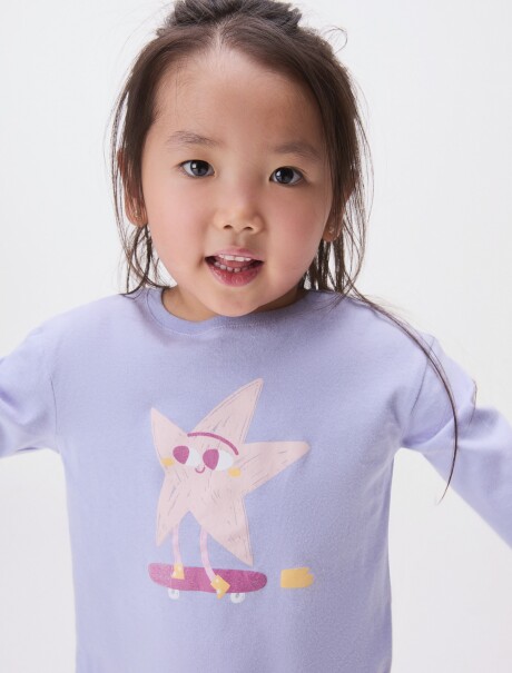 CAMISETA INFANTIL CON ESTAMPA VIOLETA