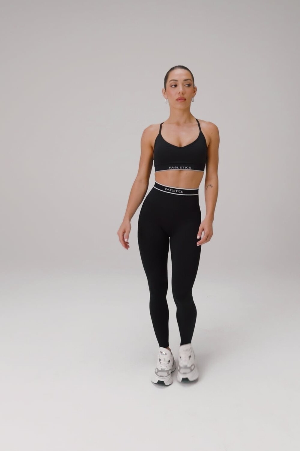 Bra Seamless V-Neck Push-Up Low Impact Bra Mujer Black/Classic White Fabletics