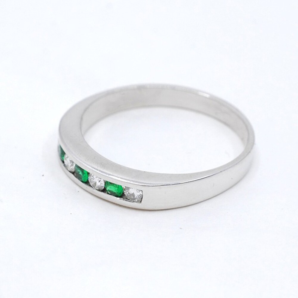 Anillo En Oro 18K Blanco, Brillantes Y Esmeraldas Anillo En Oro 18K Blanco, Brillantes Y Esmeraldas