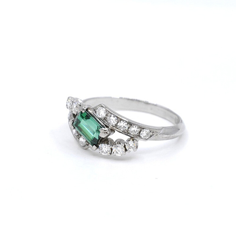 Anillo En Oro 18K, Brillantes Y Esmeralda Central Anillo En Oro 18K, Brillantes Y Esmeralda Central