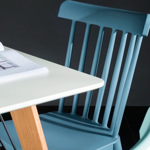 Juego de Comedor con Mesa Rectangular Blanca y 4 Sillas Windsor Azul Patas de Madera Juego de Comedor con Mesa Rectangular Blanca y 4 Sillas Windsor Azul Patas de Madera