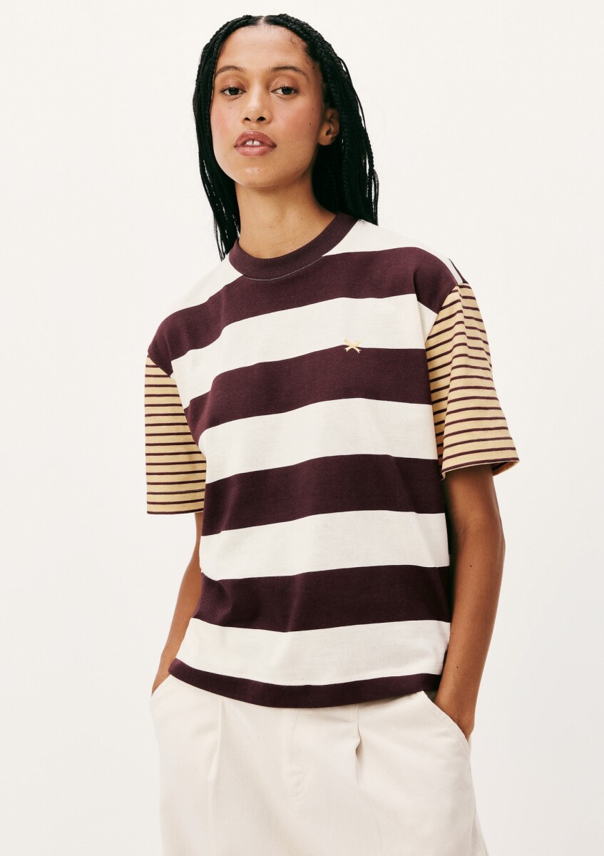 CAMISETA DE RAYAS CON BORDADO - MULTICOLOR 