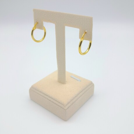 Par de aros de plata 925 con baño de oro amarillo. Par de aros de plata 925 con baño de oro amarillo.