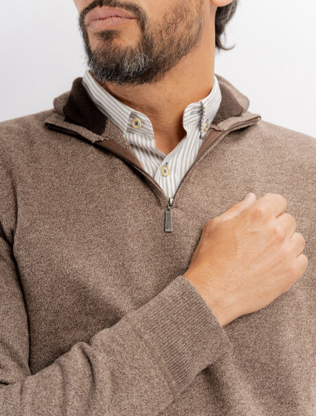 Remera medio cierre Tilo marron