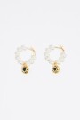 PENDIENTES ARO PERLAS Y LOGO C Oro