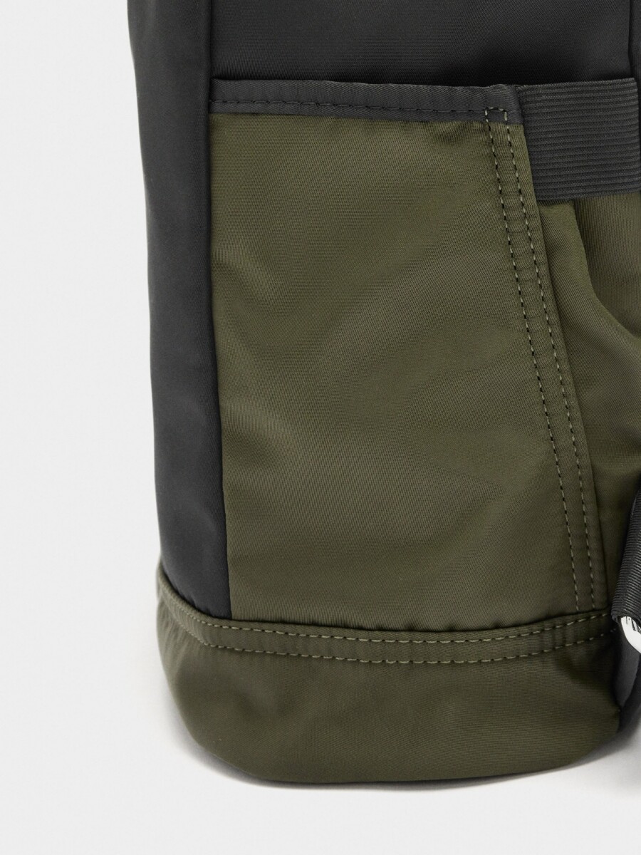 Mochila Color Block Con Nylon negro