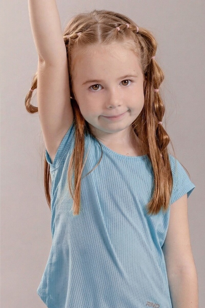 Remera Deportiva para Niñas. Celeste