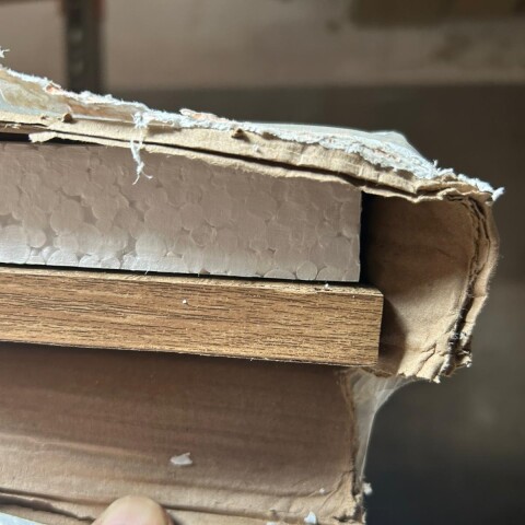 [OUTLET] Escritorio CAPI - Diseño minimal con caballete y estantes [Madera hinchada por humedad] [OUTLET] Escritorio CAPI - Diseño minimal con caballete y estantes [Madera hinchada por humedad]