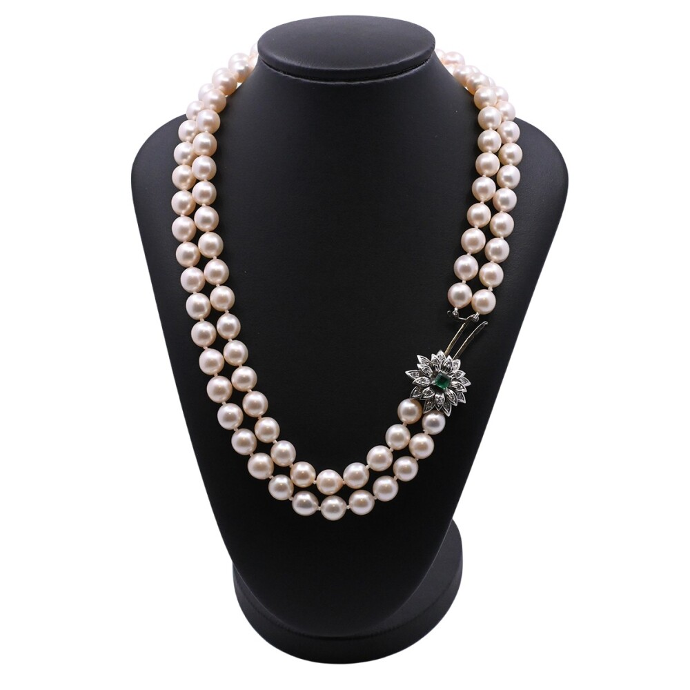 Collar de perlas 2 hilos con broche oro 18k blanco con esmeralda central y brillantes. Collar de perlas 2 hilos con broche oro 18k blanco con esmeralda central y brillantes.
