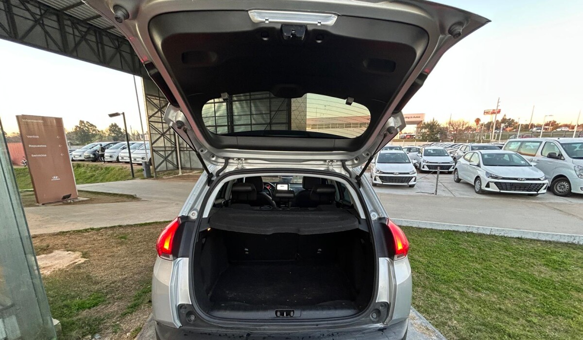 Peugeot 2008 Feline 1.6 2019 Peugeot 2008 Feline 1.6 2019