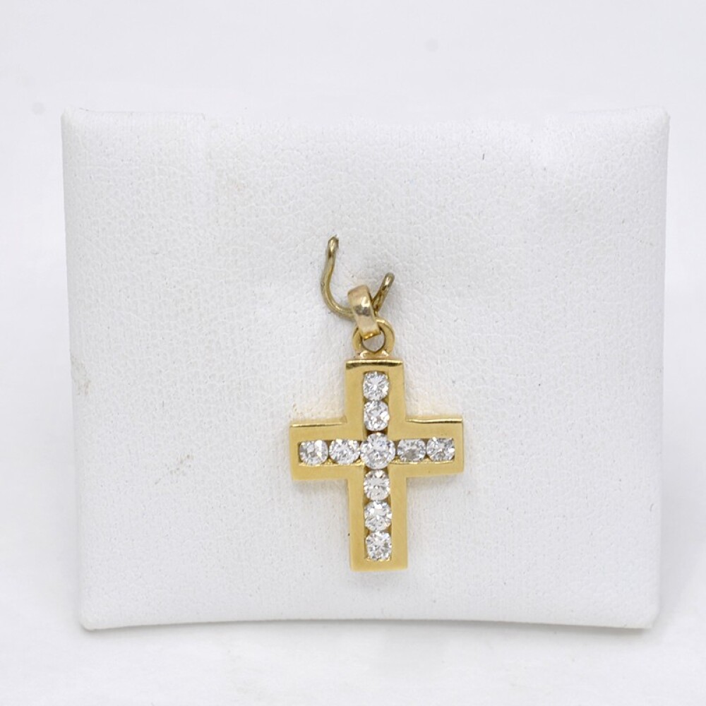 Cruz En Oro 18K amarillo Y brillantes 15 x 12 mm Cruz En Oro 18K amarillo Y brillantes 15 x 12 mm
