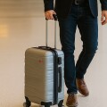Valija Rigida Carry On Con Mango Telescopico Gris Valija Rigida Carry On Con Mango Telescopico Gris