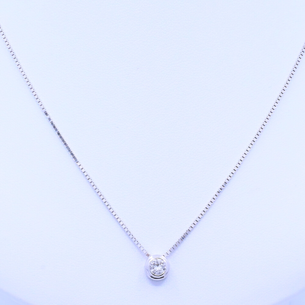 Colgante oro 18k blanco y brillante. Colgante oro 18k blanco y brillante.