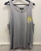 Remera Its Ok To Be GRIS