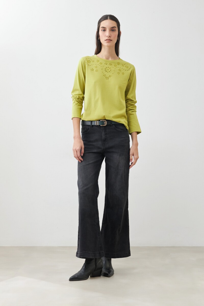 Remera con bordados calados - pistacho 