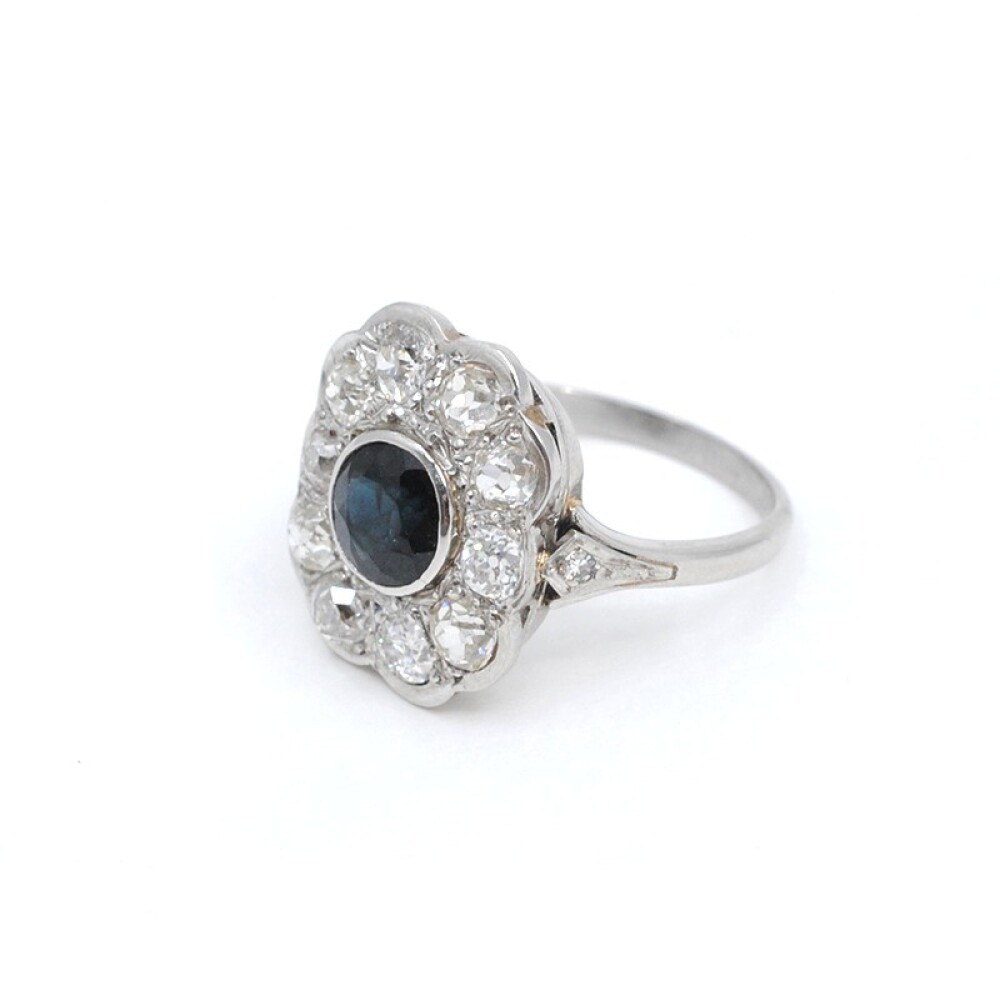 Anillo Antiguo En Platino, Zafiro Y Brillantes Anillo Antiguo En Platino, Zafiro Y Brillantes