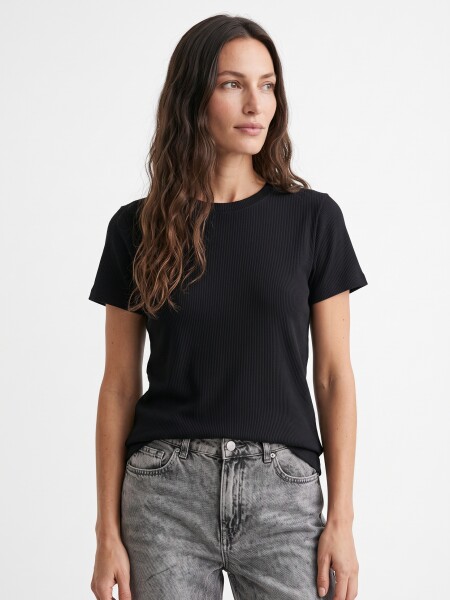 REMERA GALTHER NEGRO.