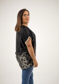 Blusa de satén con dorado Negra