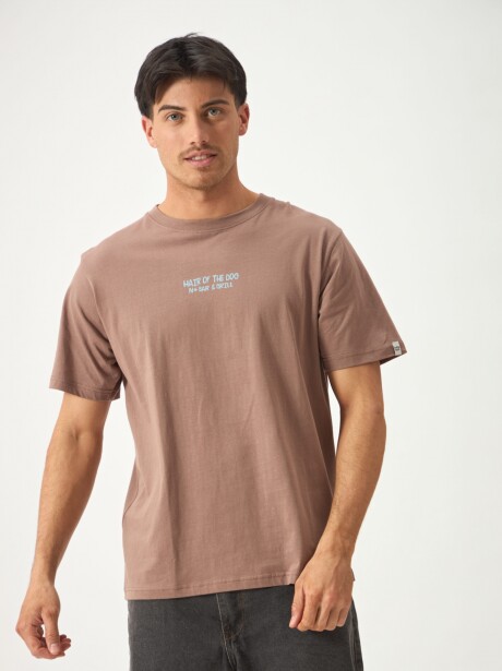 REMERA THE DOG MARRON