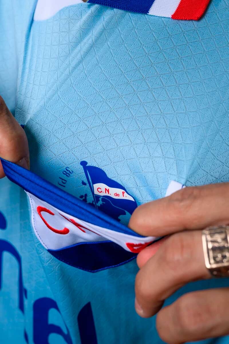 CAMISETA DE JUEGO OFICIAL 2025 AWAY 3 CELESTE CON SPONSOR UMBRO Celeste