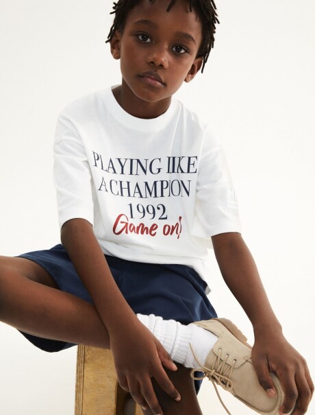 CAMISETA INFANTIL OVERSIZE ESTAMPADA BLANCO
