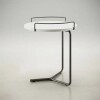 Mesa de arrimo blanca - Pata de metal. Mesa de arrimo blanca - Pata de metal.