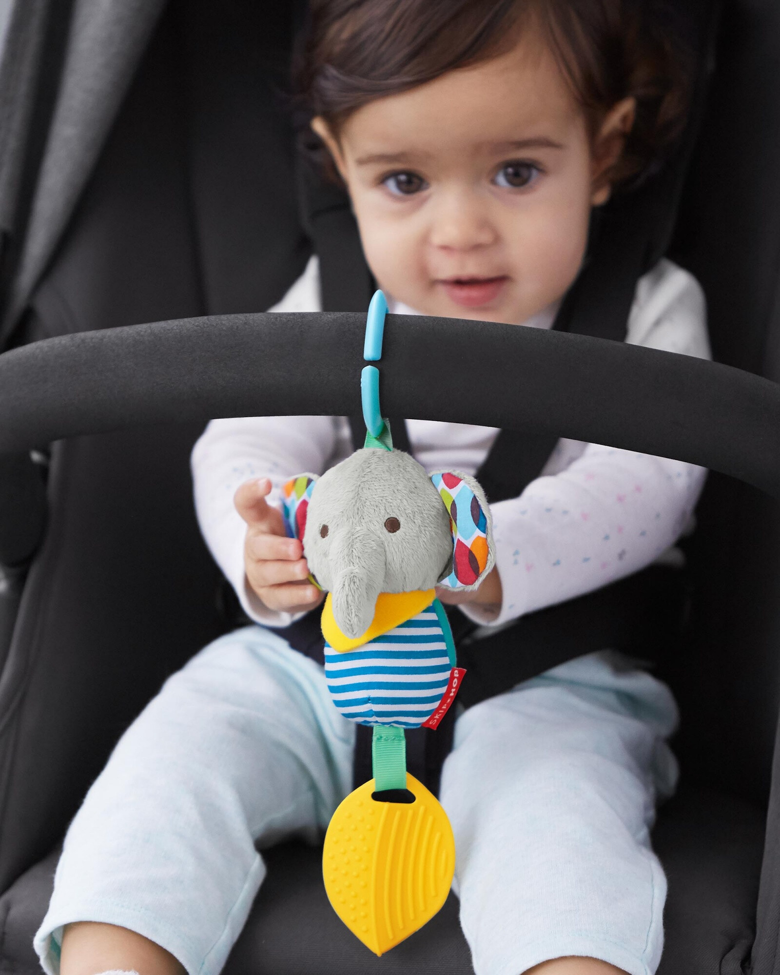 Peluche colgante multisensorial, diseño elefante Peluche colgante multisensorial, diseño elefante