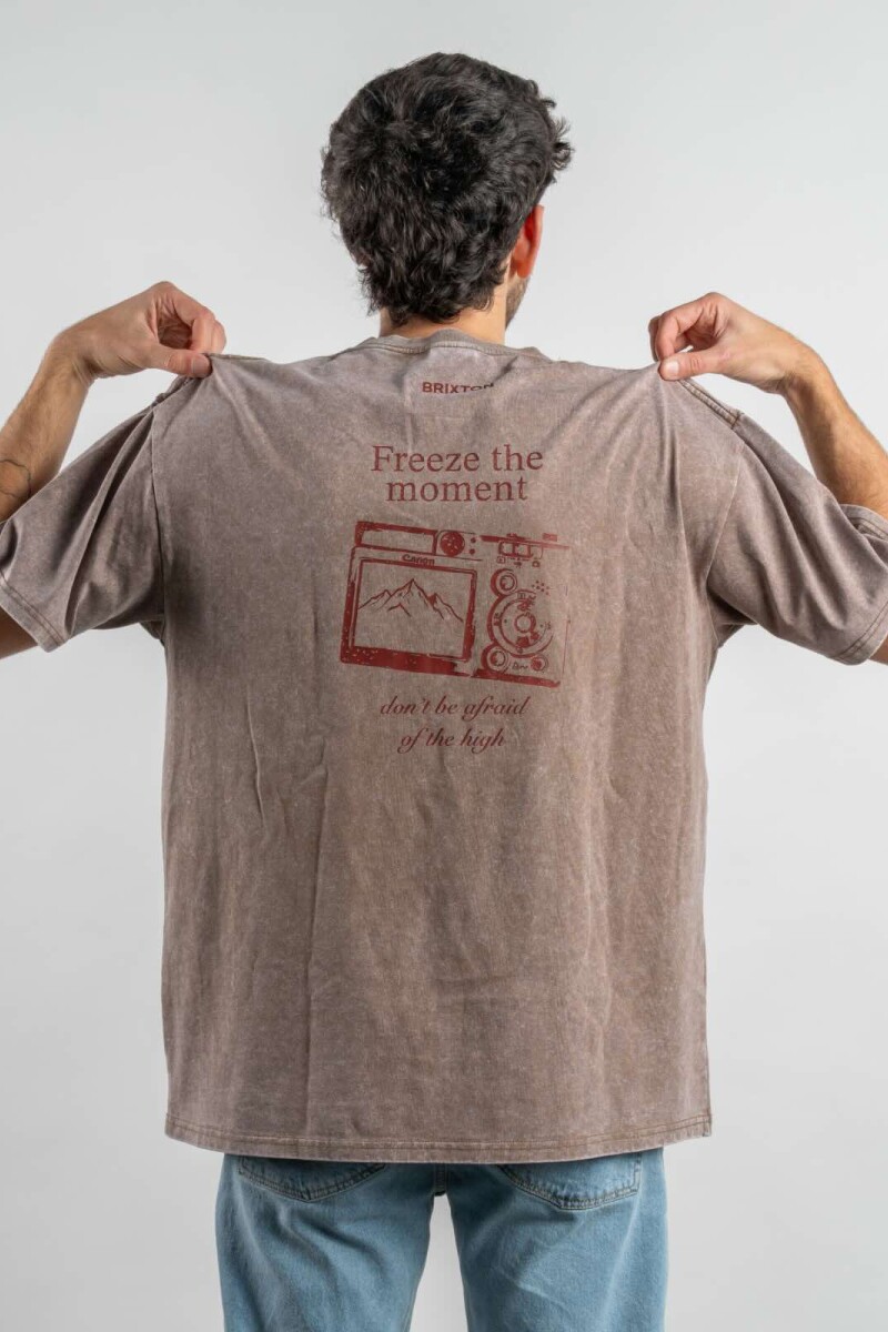 Camiseta Moment Marrón