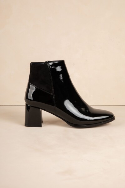 BOTA MANILAS Charol Negro