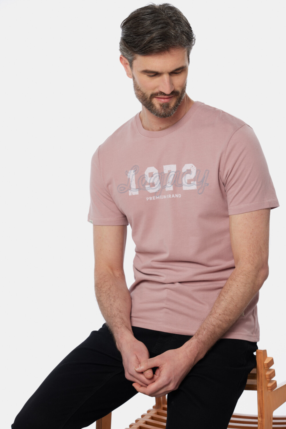 REMERA CON BORDADO Rosado