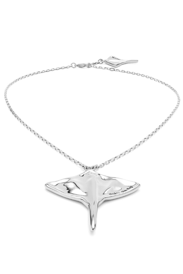 COLGANTE DE CADENA CORTA ALEACIÓN DE METALES BAÑADO EN PLATA DE LEY CON MANTARRAYA Colgante