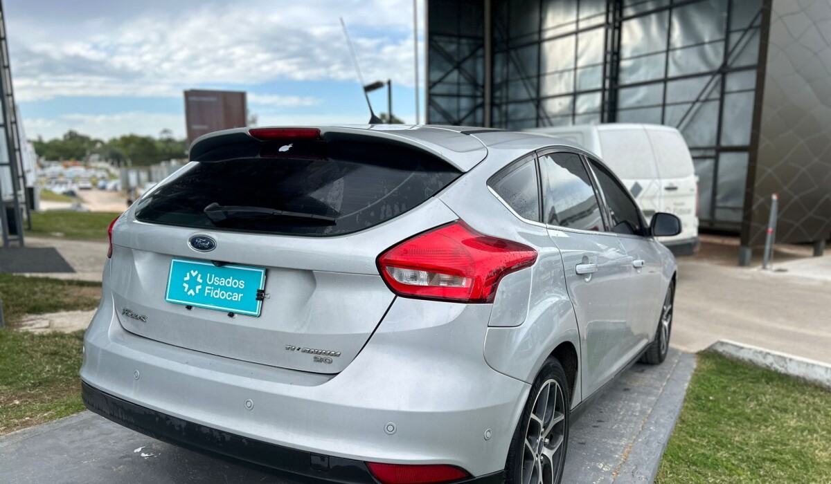 FORD FOCUS TITANIUM AT 2.0 2017 FORD FOCUS TITANIUM AT 2.0 2017