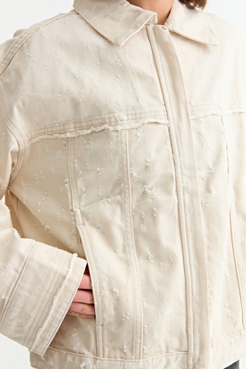 Campera de jean con desgastes CRUDO